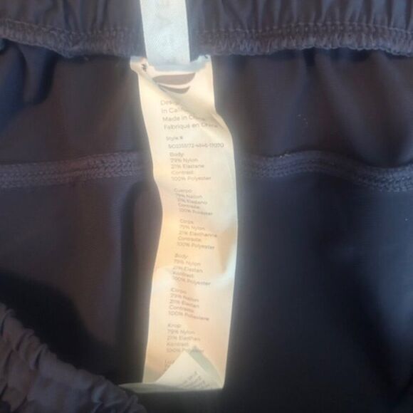 Fabletics Navy Blue drawstring waist side zip athletic shorts, size XXL/1X - Picture 4 of 4